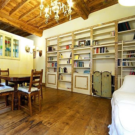 רומא Charming Trastevere Apartment מראה חיצוני תמונה