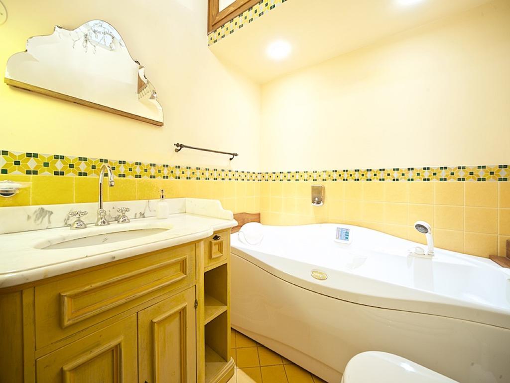 רומא Charming Trastevere Apartment מראה חיצוני תמונה